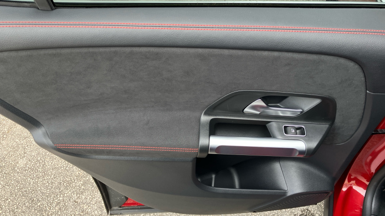 Mercedes-Benz GLB 200 AMG Line Premium 5dr 7G-Tronic Petrol Estate